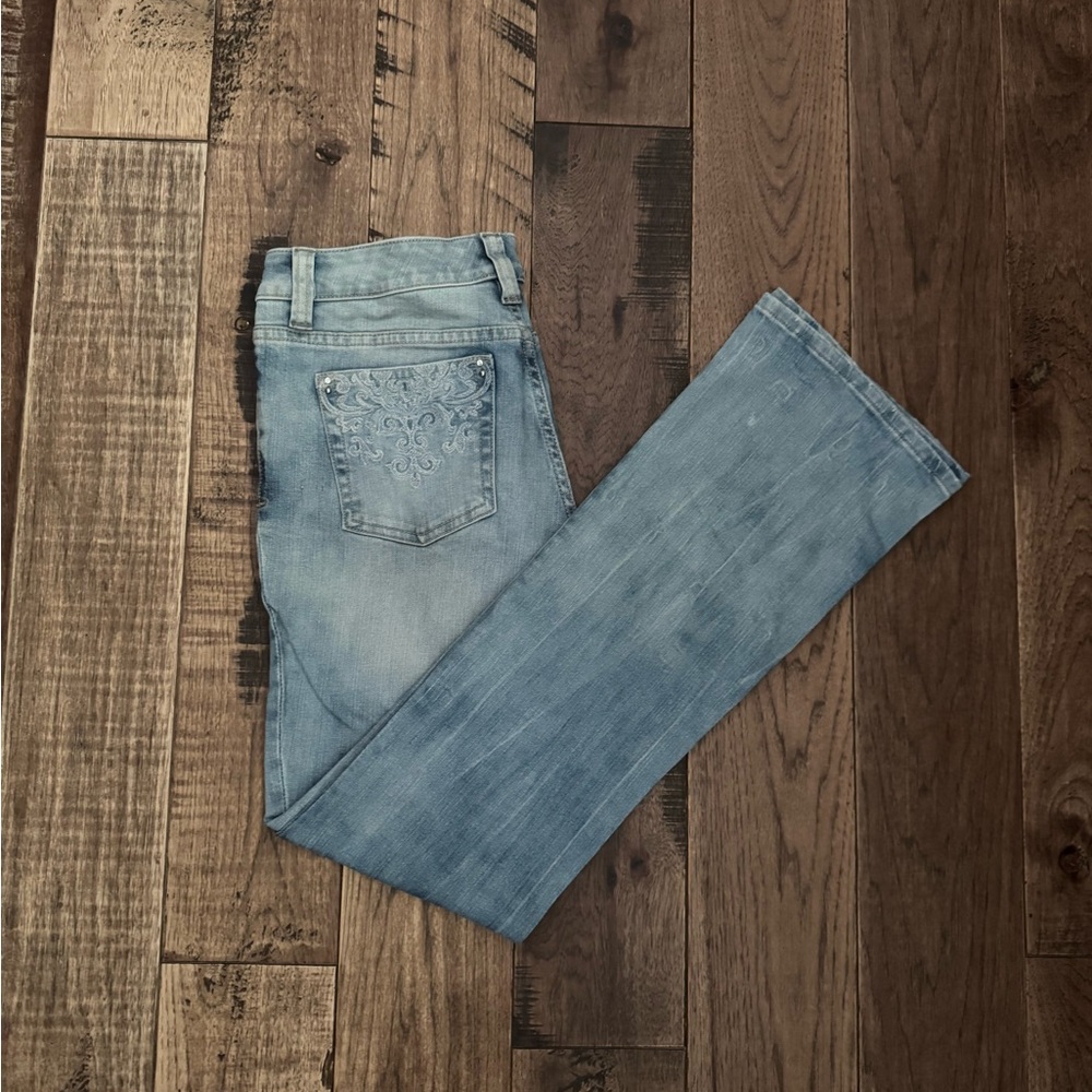 White House Black Market Light Wash Bootcut Jeans — Size 6